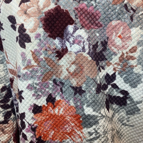 H & M Quilted Floral Sweatshirt - Picture 6 of 9